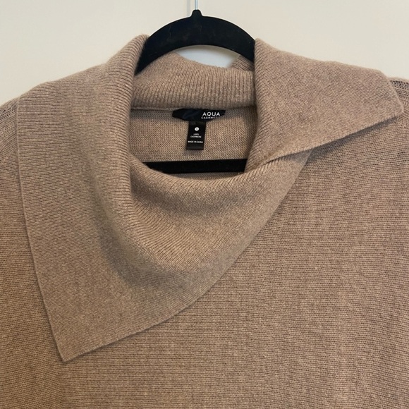 Aqua 100% Cashmere Split Neck Poncho Sweater M - Picture 2 of 5